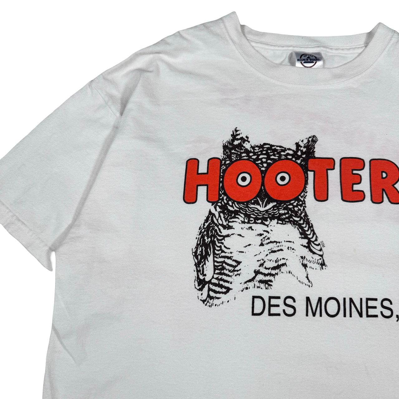 Hooters Des Moines IA T-Shirt White L
