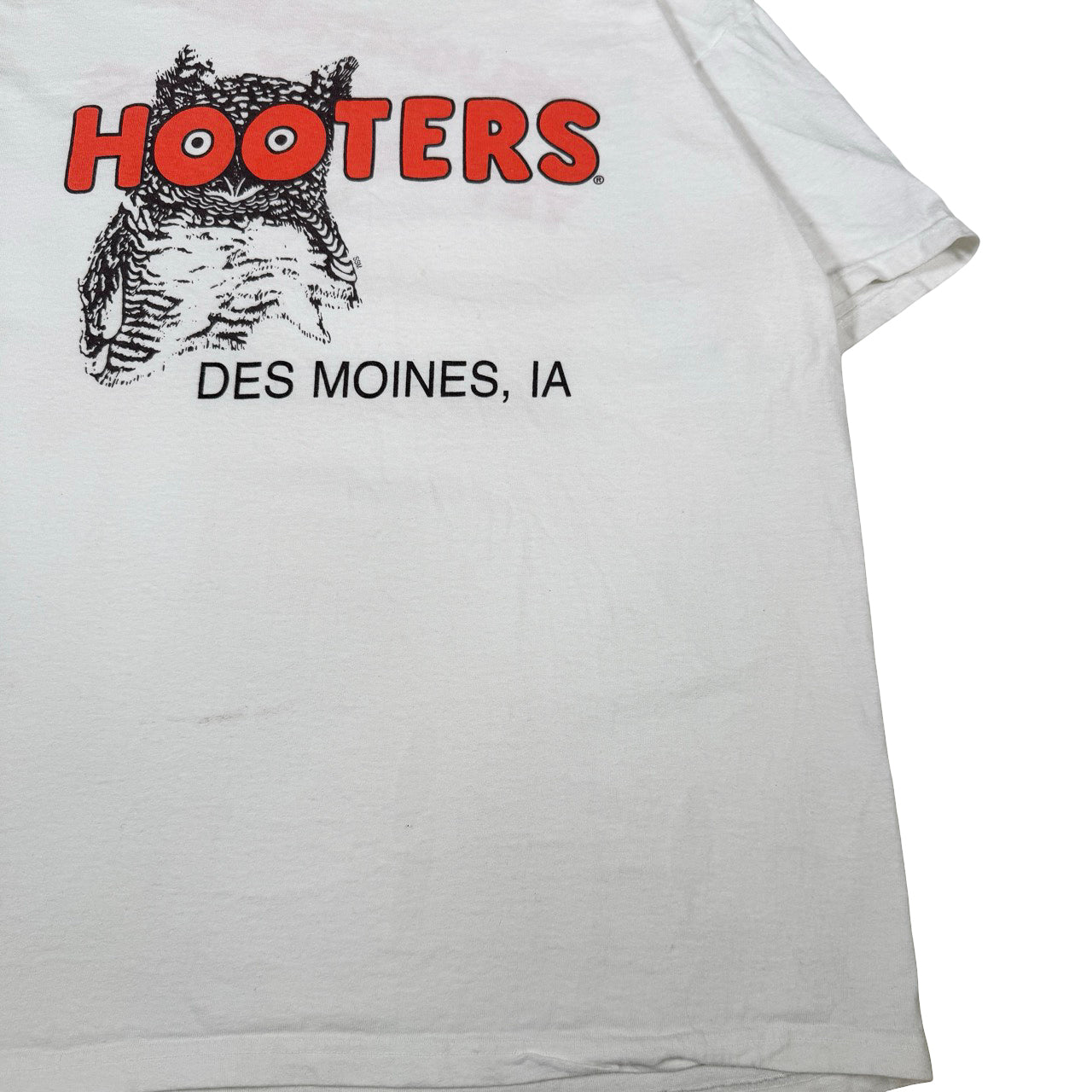 Hooters Des Moines IA T-Shirt White L